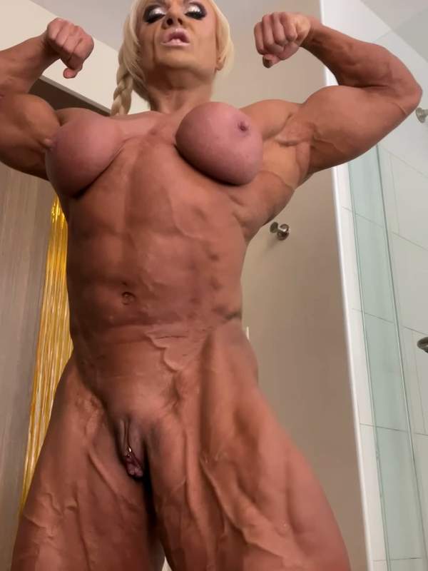 Muscle Girl - Rissige geile Muschis - geile Muschis mit riesigen Titten