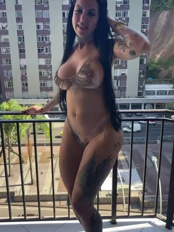 Deine geile Göttin mit prallen Titten und dicken Arsch beim public sex - du bist geil auf meinen Schwanz