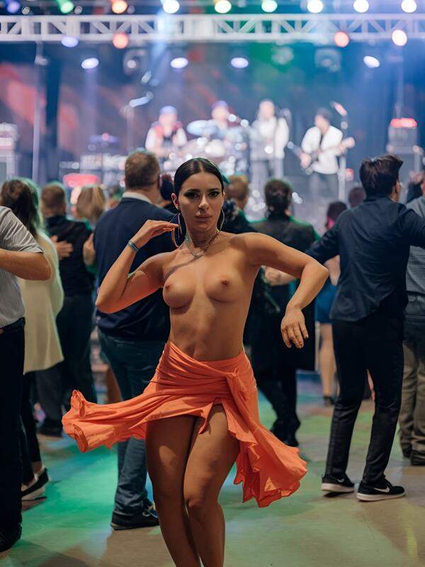 Salsa und Nacktheit - nackte Frauen beim Tanz