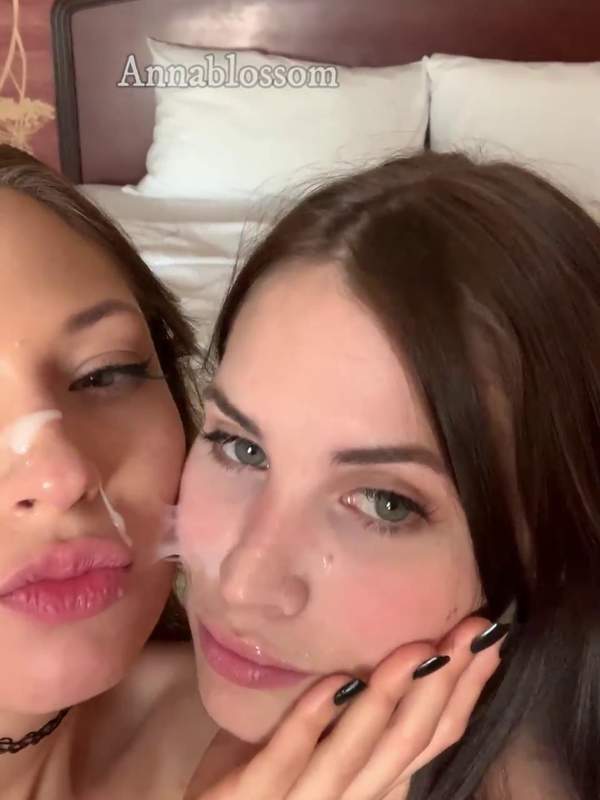 Posing mit meiner Freundin im Hotelzimmer