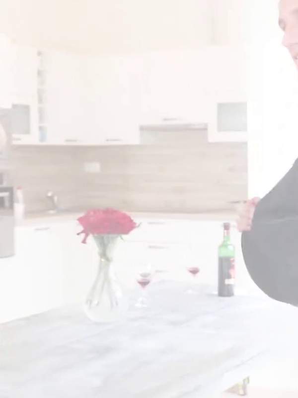 Lilu Moon wird von ihrem Mann und Freund gefickt DP