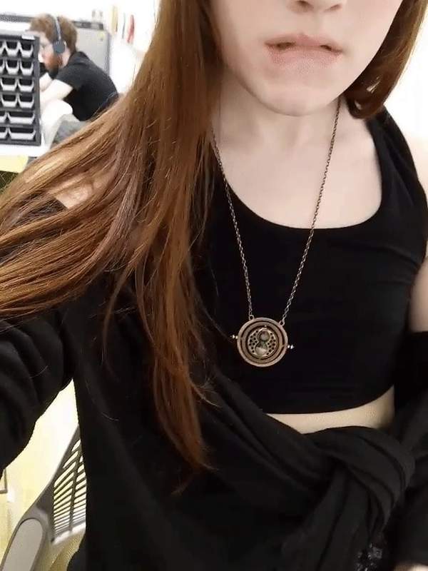 Sie hat sich ein Selfie mit ihren Brille gemacht