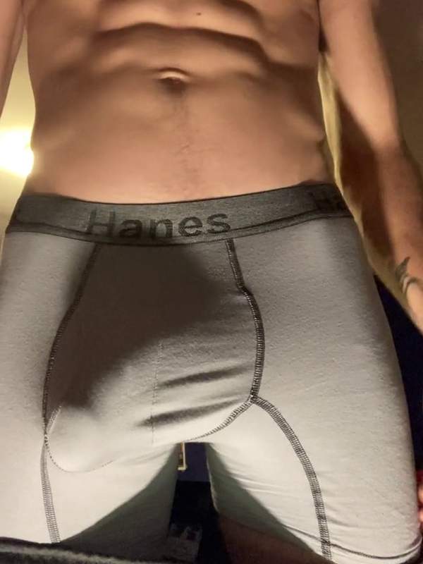 Flexing in grauen Skivvies - Schwanz in meiner Unterwäsche