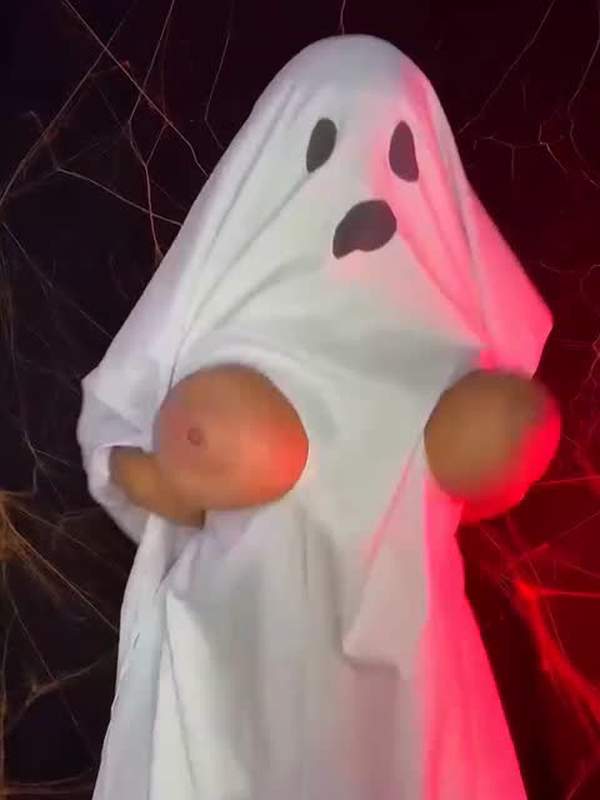 Große Titten und ein Kostüm - Halloween Porno mit einer weißen Frau