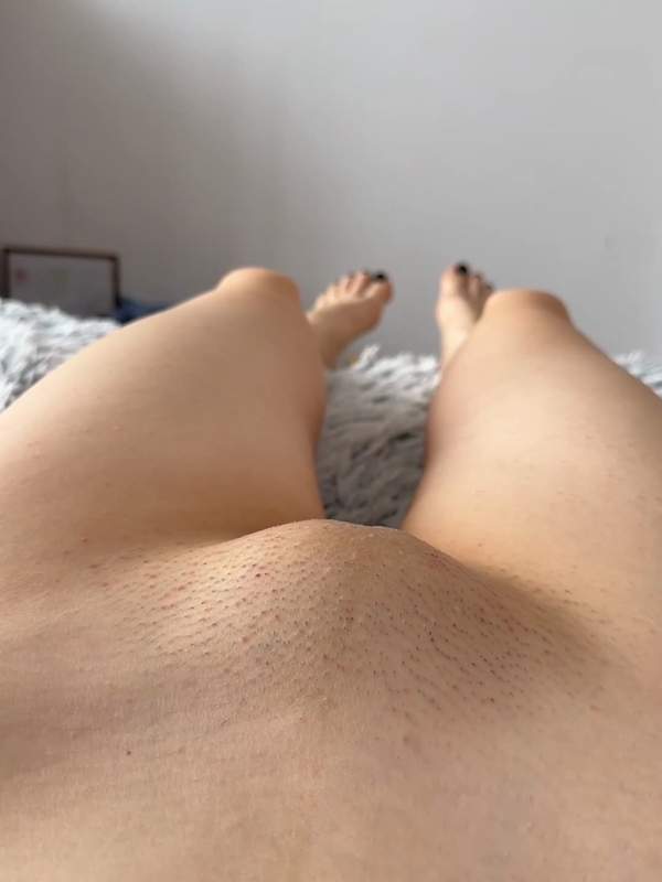 Hier kommt es - meine Muschi wird voll