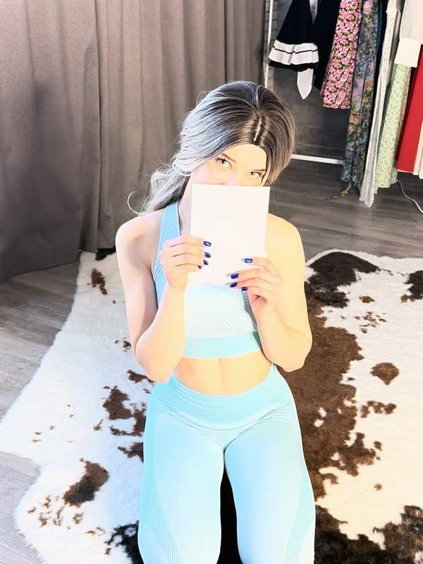 Erhalte 3 heiße Fotos für deine Anmeldung bei Chaturbate