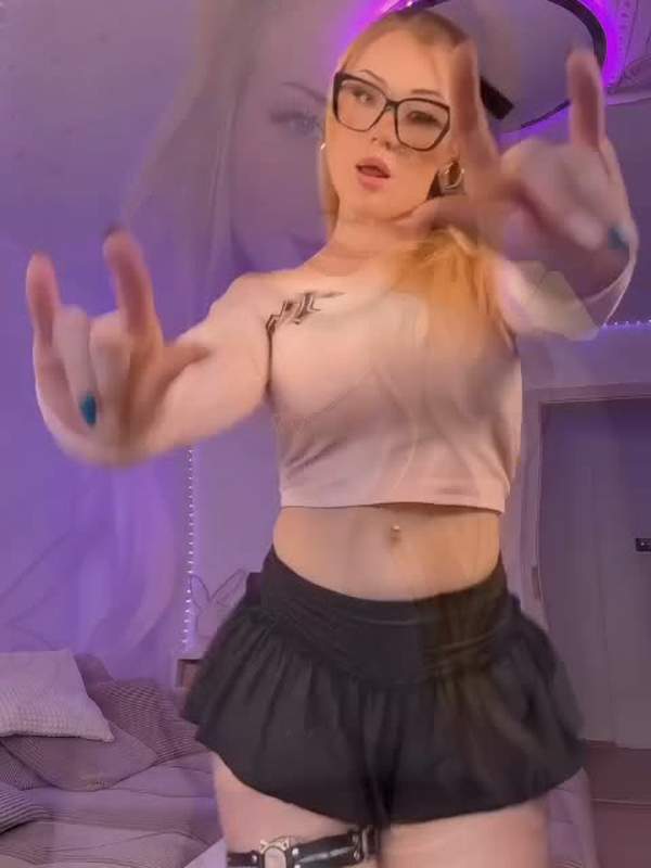 Lana - ein Tribut an die geile Blondine