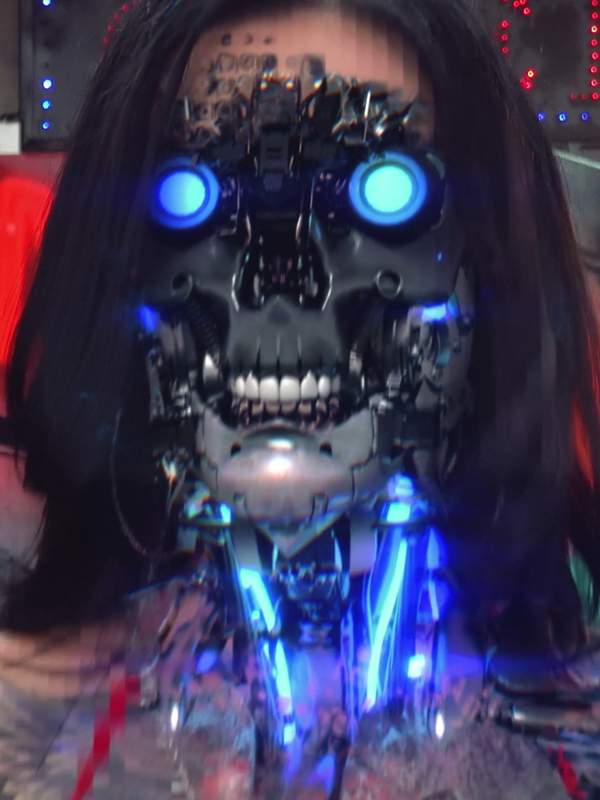 MeganInky - Heiße Brünette lässt sich von Robotertätowierer ihre Muschi tätowieren