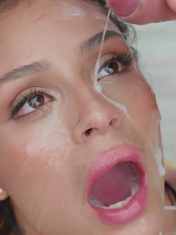 Brunette schluckt Schwanz - ein Blick so schmutzig dass selbst Satans eine kalte Dusche braucht