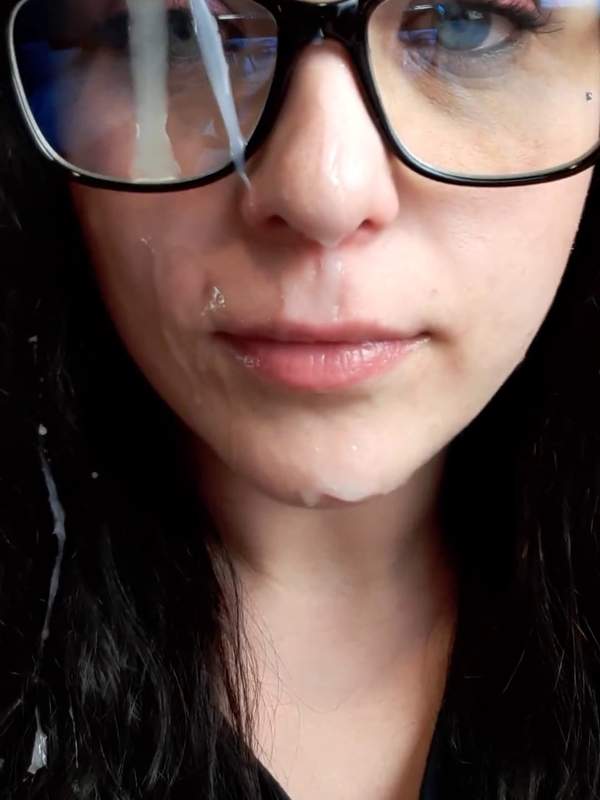 Schau mir beim Gesicht zu - ich trage nur meine Brille