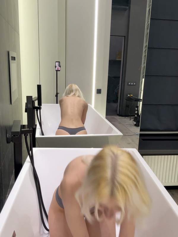 Ich mag es wie eine Prinzessin behandelt zu werden und wie eine Schlampen gefickt zu werden