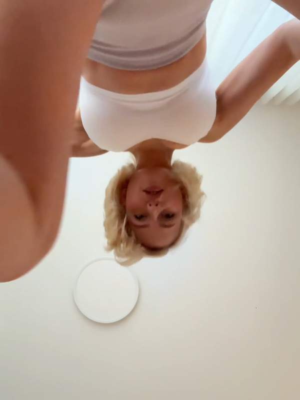 Ich warte auf deine Reaktion - footjob mit sexy Füssen