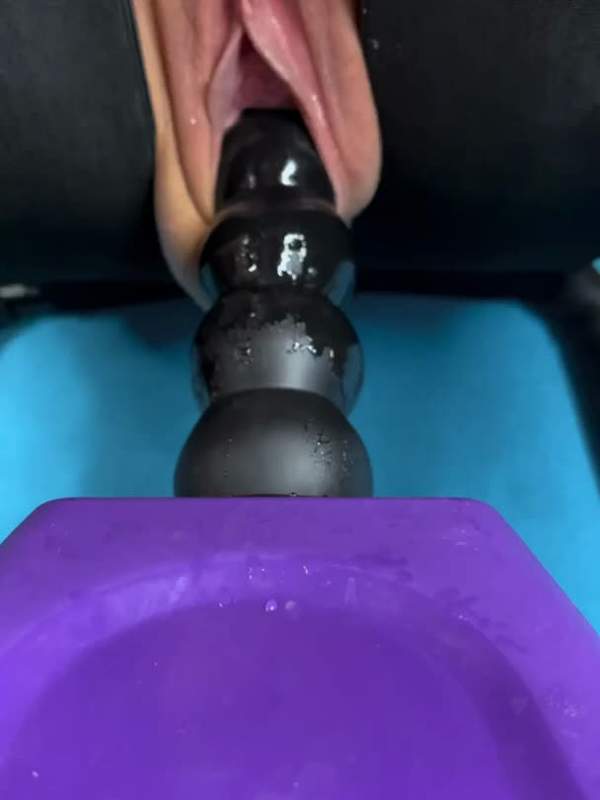 Sperma spritzt aus - ein geiles Asian Girl beim Dildomasturbieren