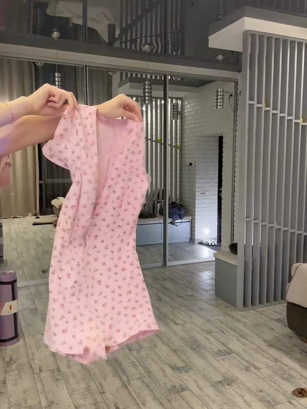 Auf meiner OnlyFans Seite werde ich mich für dich entkleiden