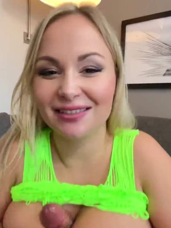 Die geile Pawg Katalina kyle reitet den Schwanz