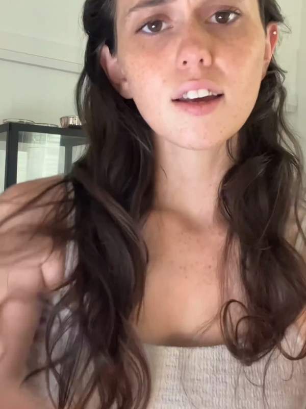 Hande gehen hoch und bleiben dort stehen