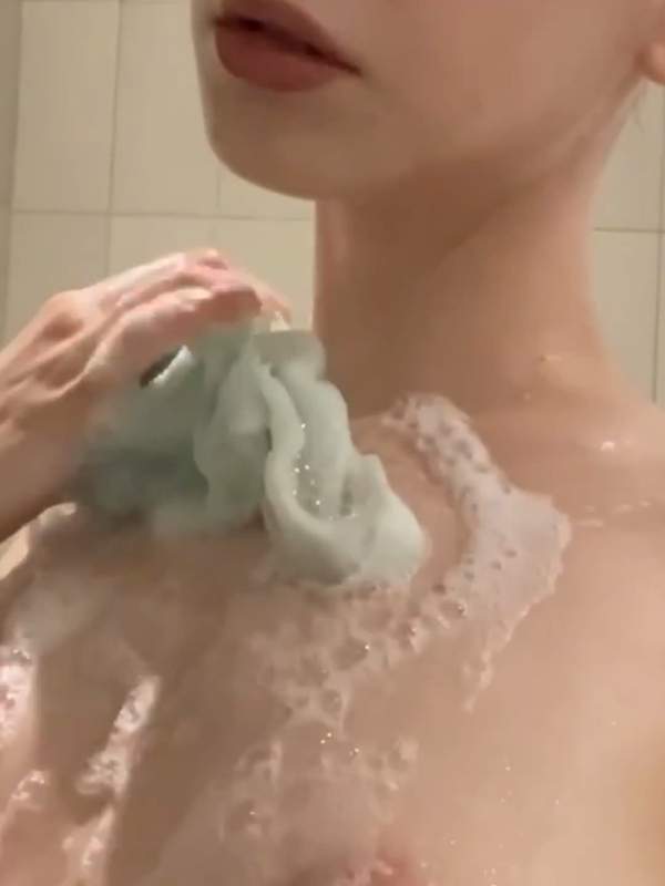 Das Wasser versteckt meine Gedanken - gut dass du sie nicht hören kannst