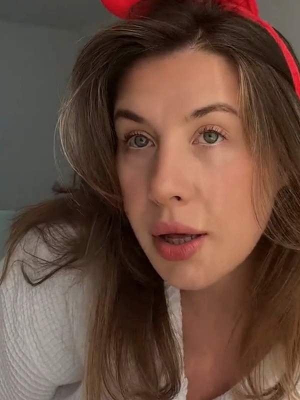 Schreibe mir in Telegramm - Sexy Teen mit großen Titten