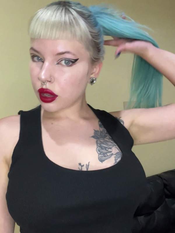 Erhalte 3 heiße Fotos für deine Anmeldung bei Onlyfans