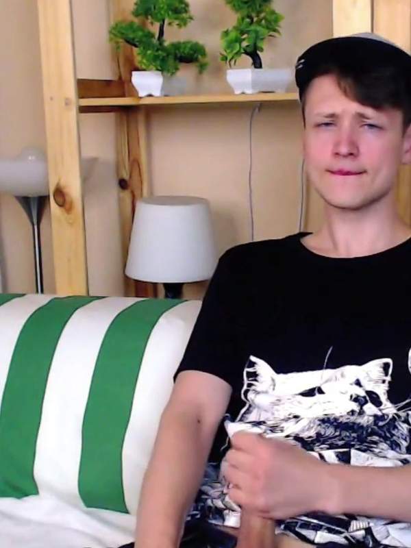 Süßer Kerl wichst sich einen Schwanz
