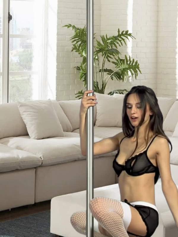Heisse Stripperin Gloria Sol mit kleinen Titten