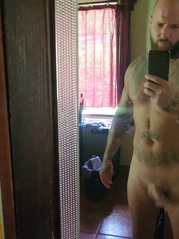 Meine kleine Muschi mit dem Tattoo